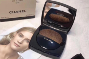 Chanel香奈兒柔光蜜粉餅好用嗎？春夏妝容救星