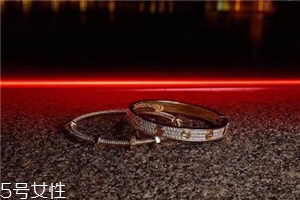 卡地亞手鐲會(huì)有劃痕嗎？一生摯愛(ài)的象征