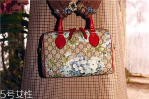 白領(lǐng)適合背什么款式包包？經(jīng)典款手袋來襲