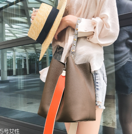 白領(lǐng)適合背什么款式包包？經(jīng)典款手袋來襲