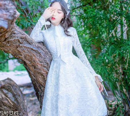 春天穿什么款式連衣裙好看？讓你早春美翻天