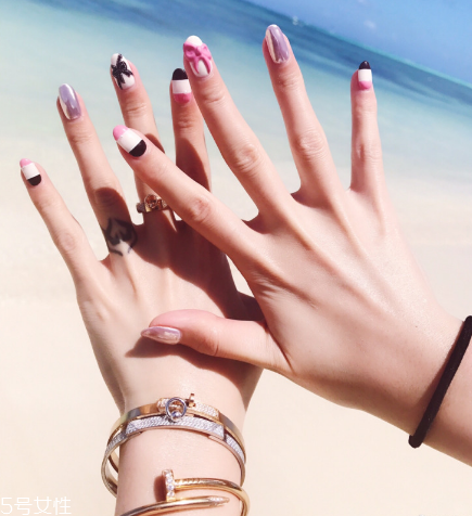 卡地亞手鐲可以戴著洗澡嗎？最好不要經(jīng)常碰水