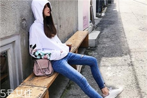 牛仔褲可以用洗衣機洗嗎？盡量少用洗衣機