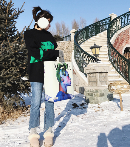 牛仔褲可以配皮鞋嗎？搭出時尚街拍范兒