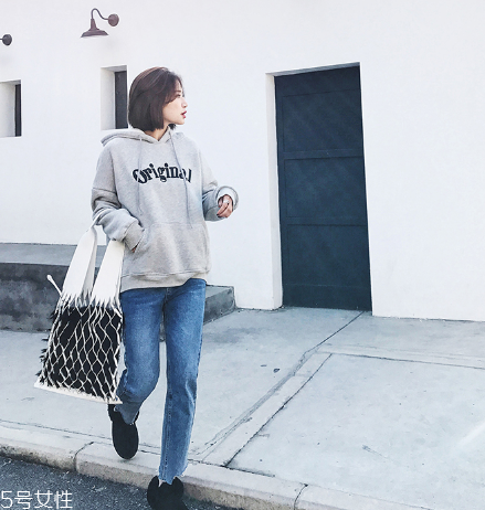 牛仔褲可以用洗衣液洗嗎？應(yīng)選用中性洗滌產(chǎn)品