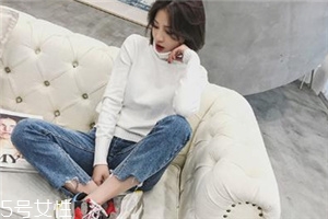 牛仔褲可以用洗衣液洗嗎？應(yīng)選用中性洗滌產(chǎn)品