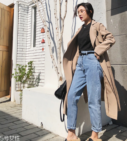 牛仔褲能用84洗嗎？會(huì)導(dǎo)致牛仔褲褪色