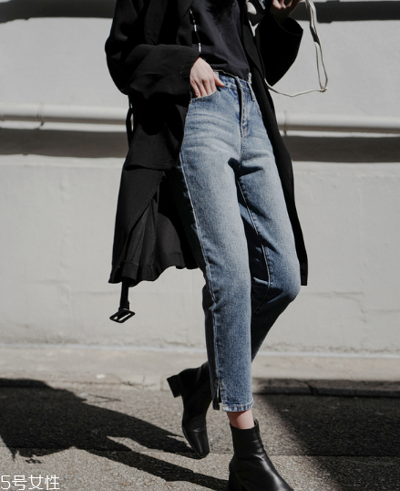 牛仔褲可以干洗嗎？仔細(xì)閱讀牛仔褲標(biāo)牌