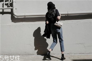 牛仔褲可以干洗嗎？仔細(xì)閱讀牛仔褲標(biāo)牌