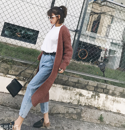 牛仔褲要翻過來洗嗎？翻過來洗可以減少褪色