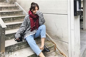 牛仔褲要買大一碼嗎？穿著合身就行