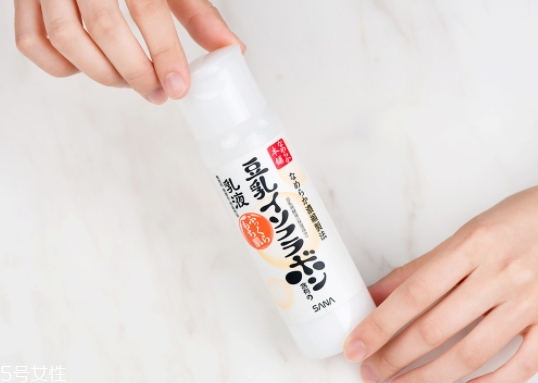 乳液可以抹頭發(fā)嗎？乳液可以防止頭發(fā)分叉