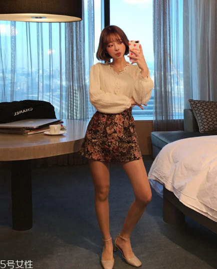 白色針織衫怎么搭配？今年開春這樣穿