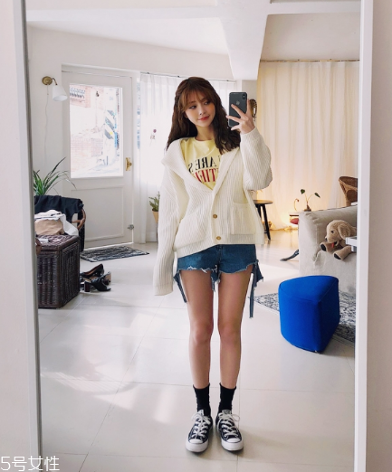 白色針織衫怎么搭配？今年開春這樣穿