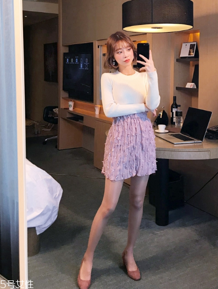 白色針織衫怎么搭配？今年開春這樣穿