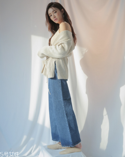 白色針織衫怎么搭配？今年開春這樣穿