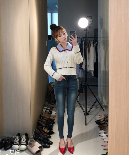 白色針織衫怎么搭配？今年開春這樣穿