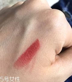 露華濃黑管口紅怎么樣？4種質(zhì)地全試色