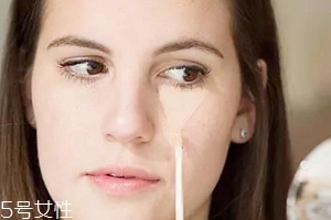 單色遮瑕和多色遮瑕哪個(gè)好？斑點(diǎn)少用單色遮瑕