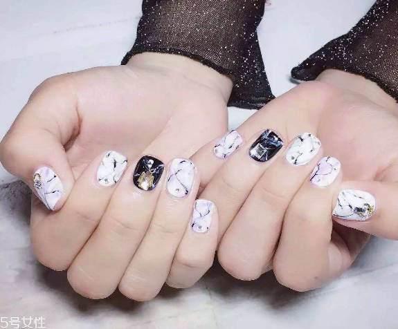 大理石美甲推薦 高級(jí)又有質(zhì)感 大理石美甲推薦 高級(jí)又有質(zhì)感