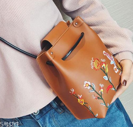 迷你包包什么款式好看？時(shí)髦精都在拎它