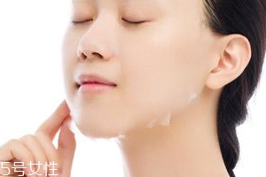 長(zhǎng)痘痘可以敷玻尿酸面膜嗎？幫助痘肌恢復(fù)