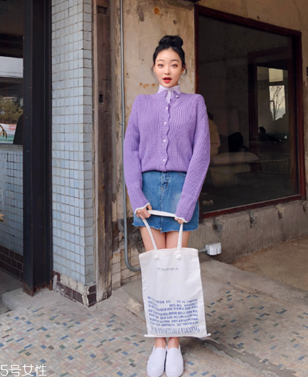 紫色針織衫怎么搭配？開春穿出浪漫甜美氣息