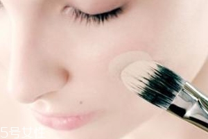 為什么粉底液會(huì)變暗沉？氧化成分過(guò)少