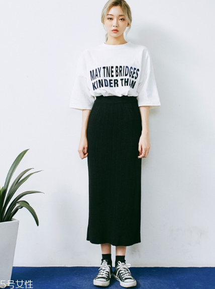 黑色針織裙配什么上衣好看？小女人溫柔氣質(zhì)盡顯