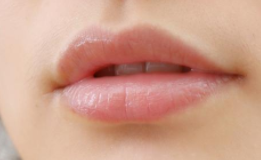 口紅雨衣敏感肌能用嗎？含香料會過敏