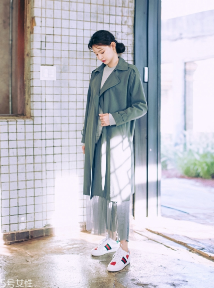 風(fēng)衣搭配什么鞋子？早春美出新高度