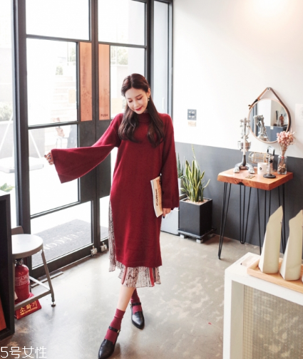 紅色針織連衣裙怎么搭配？氣質(zhì)女神就是你