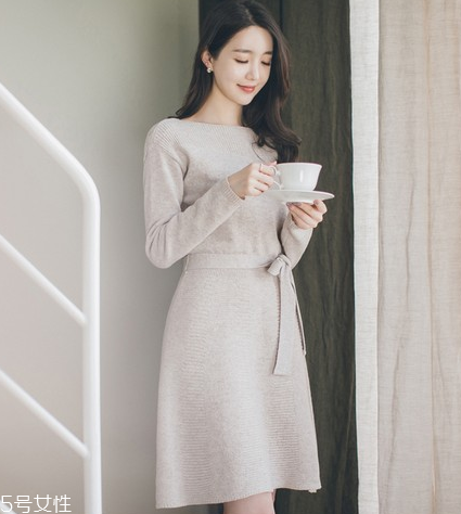 紅色針織連衣裙怎么搭配？氣質(zhì)女神就是你