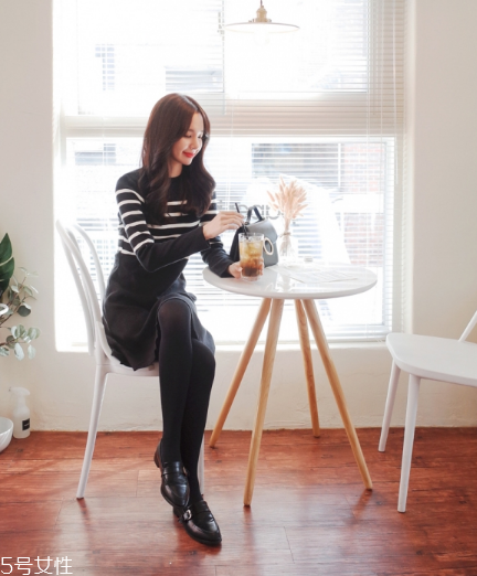 條紋針織裙怎么搭配？?jī)?yōu)雅氣質(zhì)讓人著迷