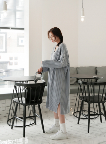 灰色針織裙怎么搭配？極致低調(diào)的氣質(zhì)美