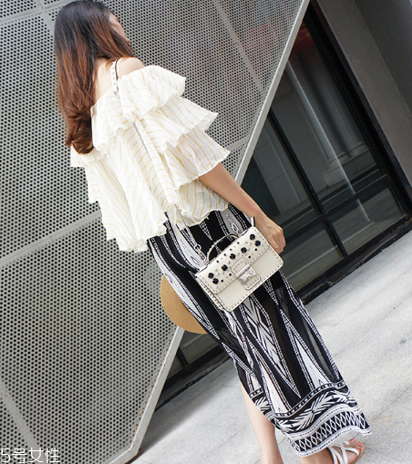 鉚釘服裝怎么搭配？打造別樣高級(jí)感