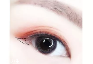 棕色眼影怎么畫好看？作為最后的暈染色