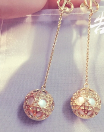 dior迪奧耳環(huán)什么材質(zhì)？