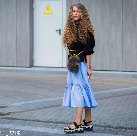 藍色服裝怎么搭配？開春讓你高級又有格調(diào)