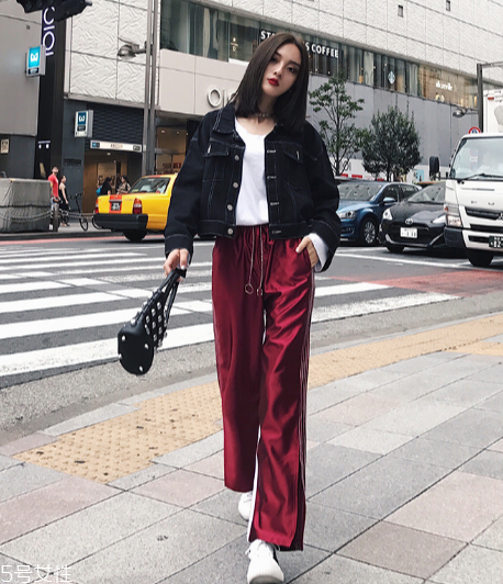 闊腿褲上面穿什么衣服？這樣搭配不會(huì)出錯(cuò)