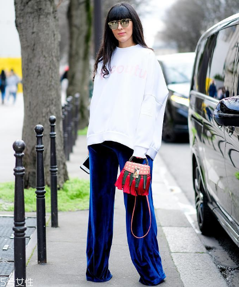 闊腿褲上面穿什么衣服？這樣搭配不會(huì)出錯(cuò)