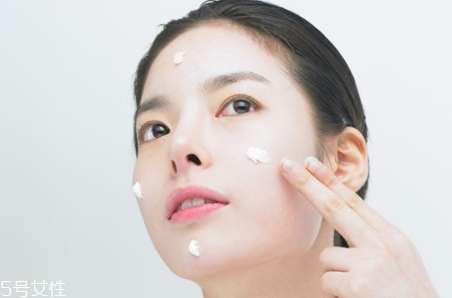 面霜和面膜區(qū)別 面霜和面膜使用順序 面霜和面膜區(qū)別 面霜和面膜使用順序