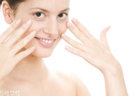 面霜和面膜區(qū)別 面霜和面膜使用順序 面霜和面膜區(qū)別 面霜和面膜使用順序