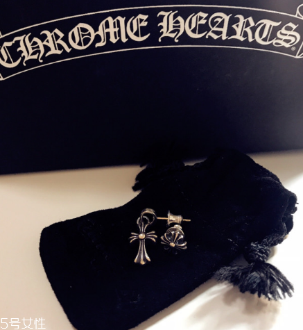 克羅心耳釘多少錢？專屬于你的個(gè)性定制