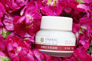 法蘭琳卡面霜多少錢？談?wù)勎业氖褂眯牡?><p><strong>法蘭琳卡面霜多少錢？談?wù)勎业氖褂眯牡?/strong></p></a></li> 	     </ul>
		</div>
	   <div   id=