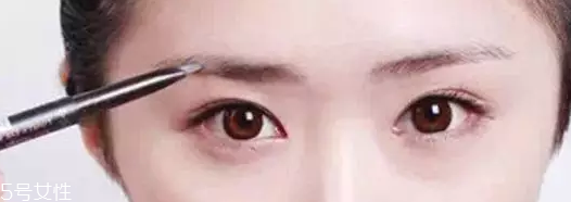 眉粉怎么選顏色好看？淺咖色不挑膚色