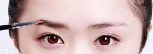 眉粉怎么選顏色好看？淺咖色不挑膚色