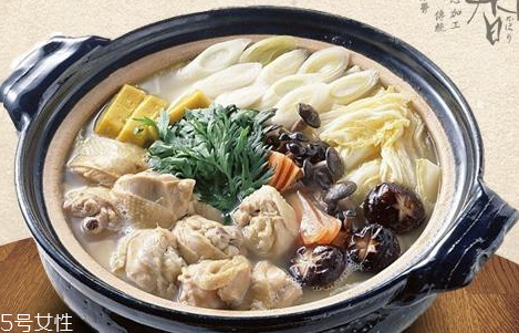 老鴨湯可以放香菇嗎 老鴨湯可以放香菇嗎