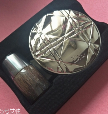 dior迪奧蜜粉哪款好用？讓妝效更持久