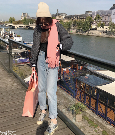 牛仔褲太緊了怎么辦？牛仔褲穿穿就松了